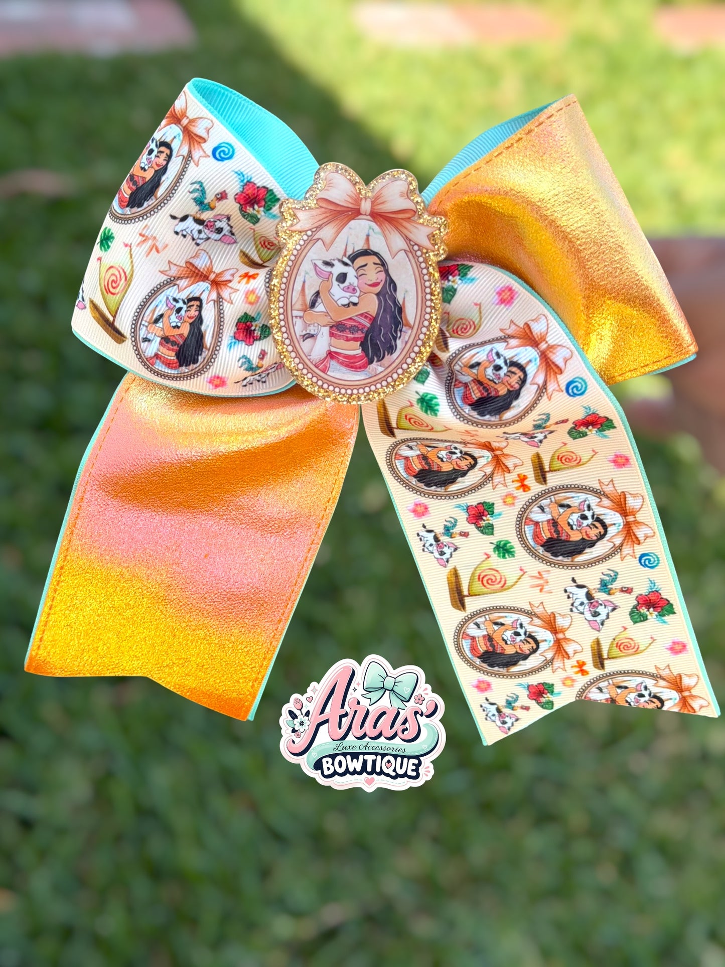 Wayfinder with pig Cheer bow
